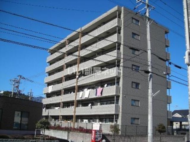 【レジデンス原田の建物外観】