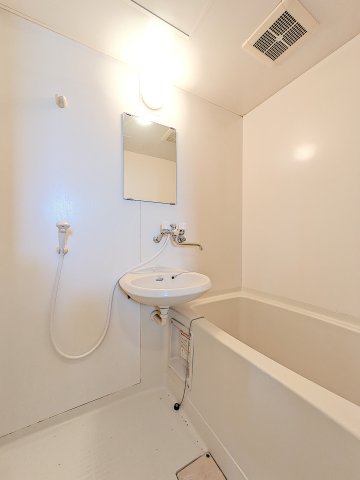 バス・シャワールーム　※同タイプ・現況優先
