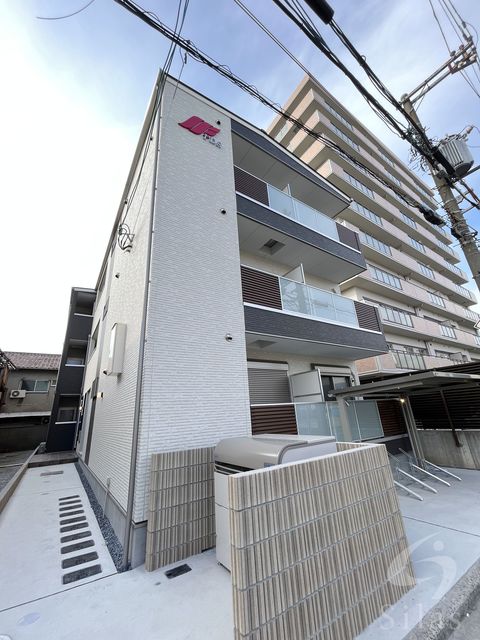 堺市堺区三宝町のアパートの建物外観