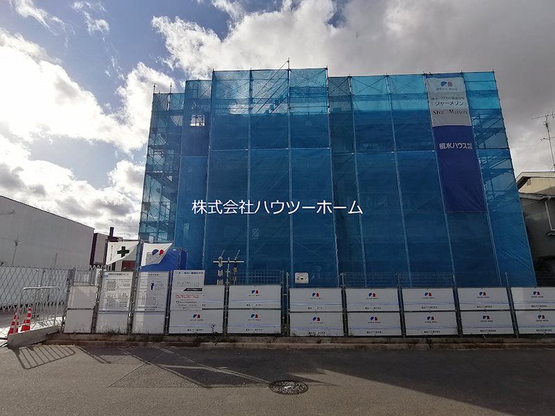 【京田辺市興戸御垣内のマンションの建物外観】