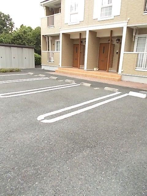 【セレーノ　Ｃの駐車場】