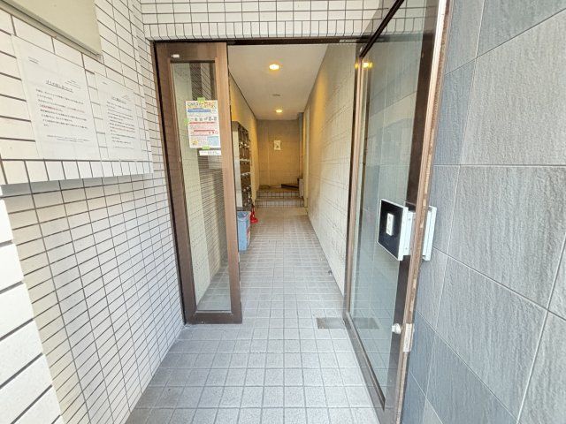 【大阪市阿倍野区阿倍野筋のマンションのエントランス】