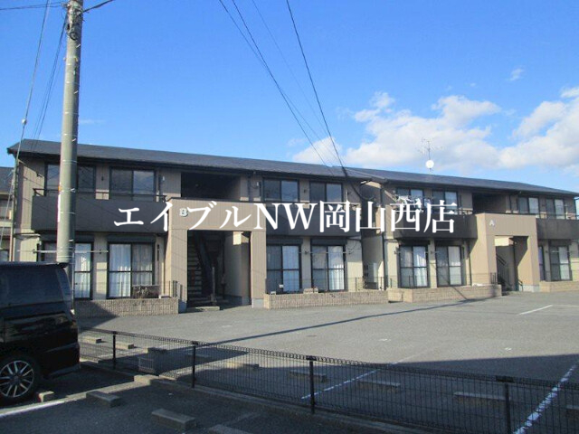 【岡山市南区万倍のアパートの建物外観】