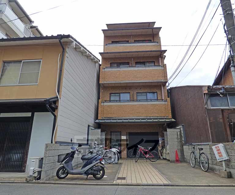 京都市上京区松屋町のマンションの建物外観