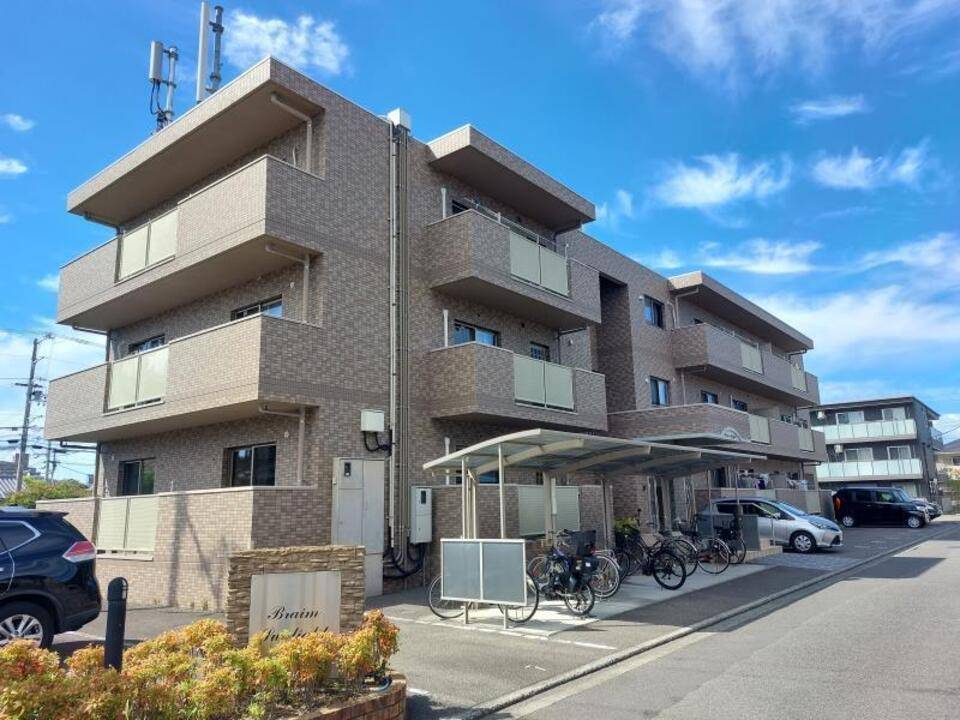 松山市古川南のマンションの建物外観