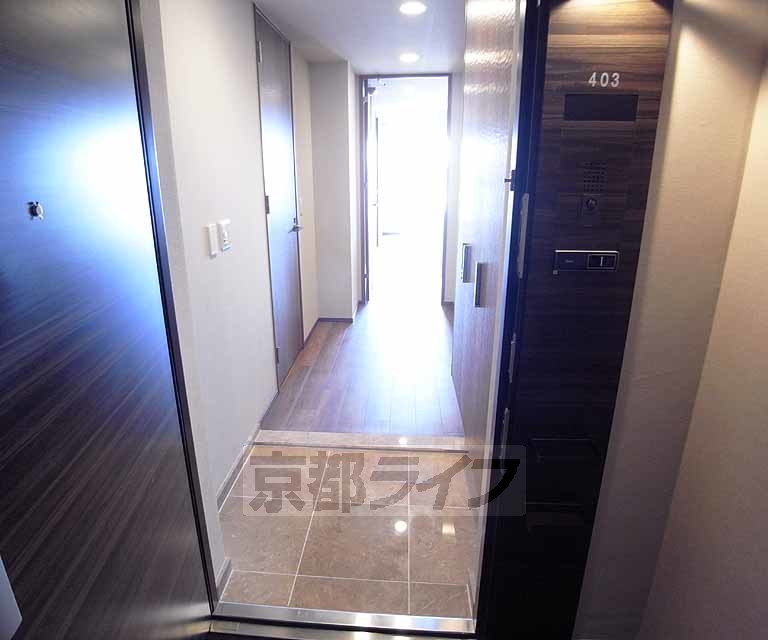 玄関　広くてスタイリッシュな玄関です。