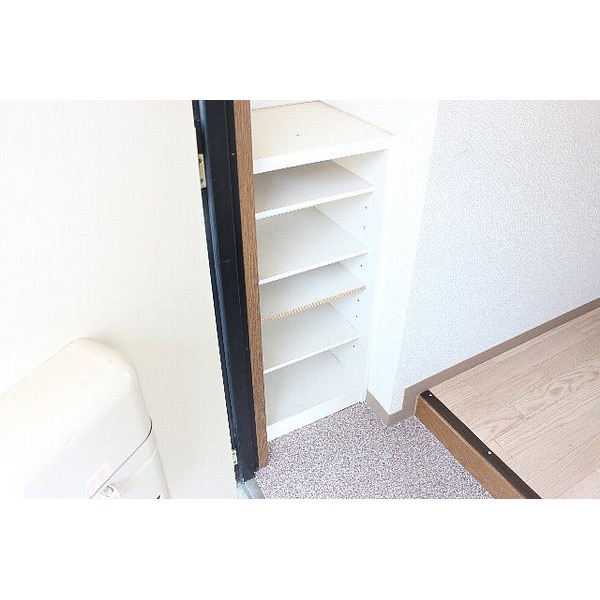 玄関　下駄箱付