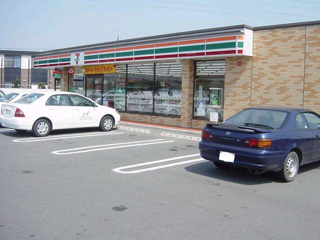 コンビニ　セブンイレブン伊勢崎除ヶ町店（コンビニ）まで687m