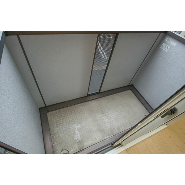 バルコニー　同じ建物の別のお部屋