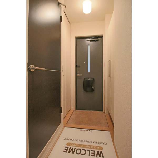玄関　同じ建物の別のお部屋