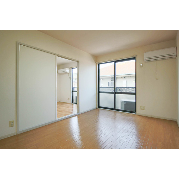 居室・リビング　２階のお部屋です