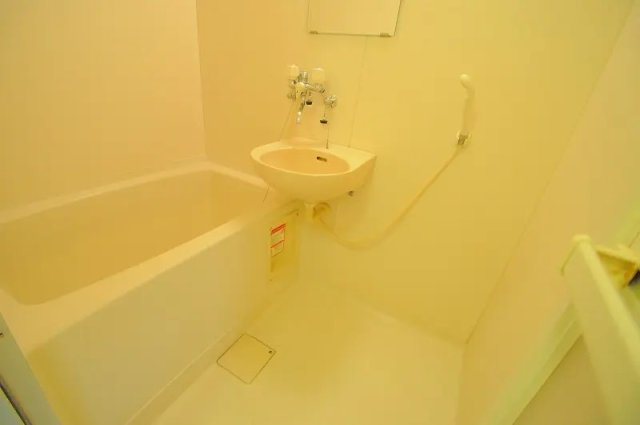 バス・シャワールーム　同物件、別号室のものです。