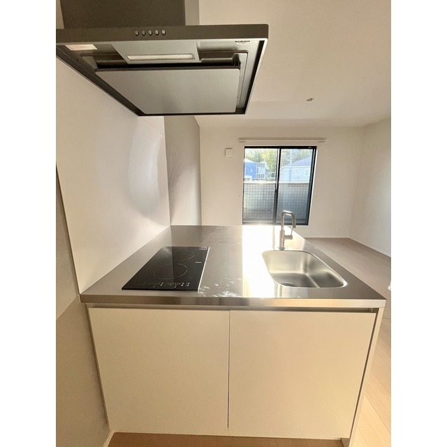 キッチン　同間取りＡ棟の写真となります。