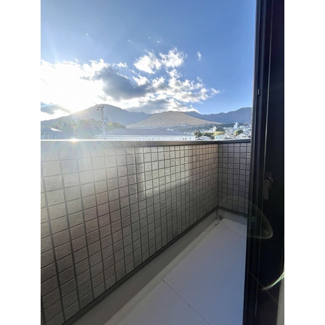 バルコニー　同間取りＡ棟の写真となります。