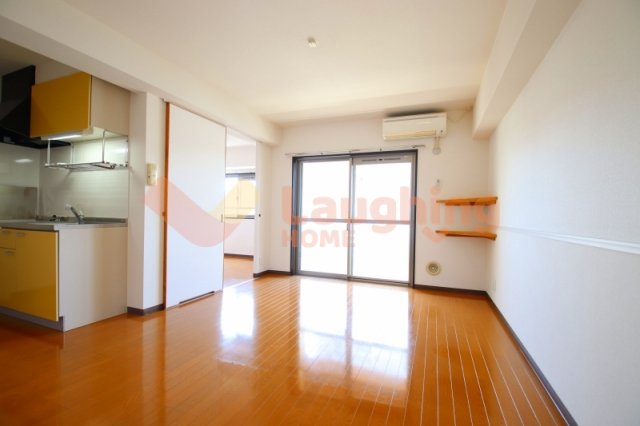 居室・リビング　こちらのリビングで趣味の時間をお楽しみください