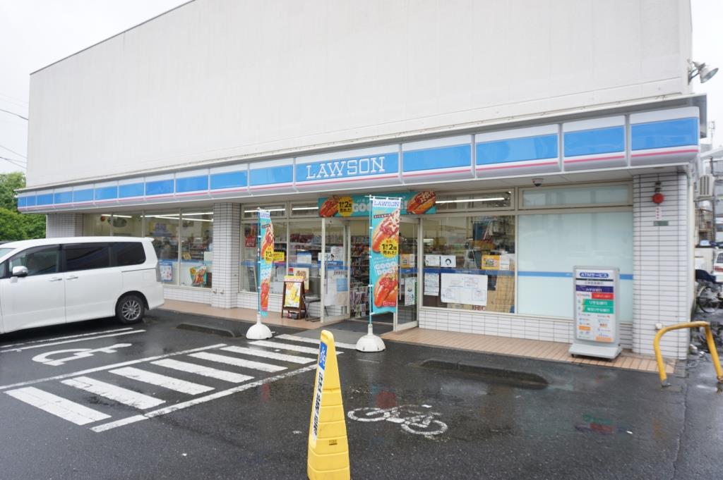 コンビニ　ローソン 足立扇三丁目店（コンビニ）まで218m