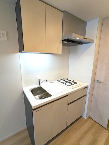 キッチン　ガス2口システムキッチン、ワイドシンクで料理しやすいです