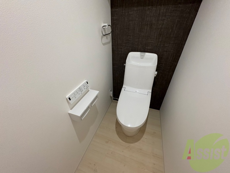 トイレ　暖房便座になっているので快適に使えますね。