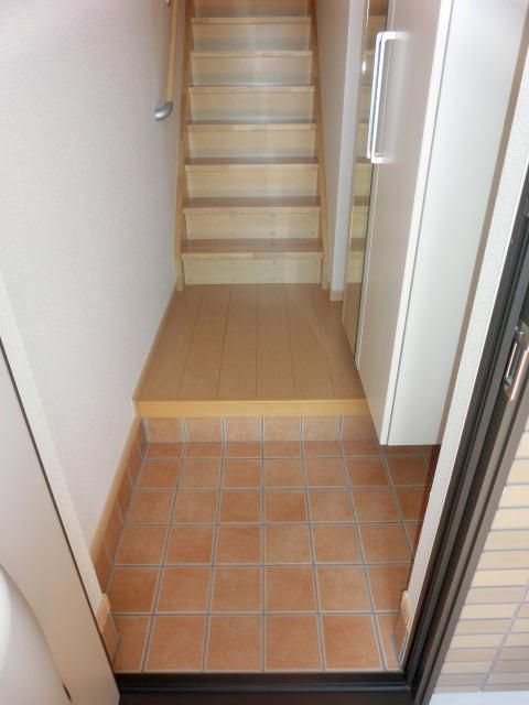 玄関　玄関下駄箱あり