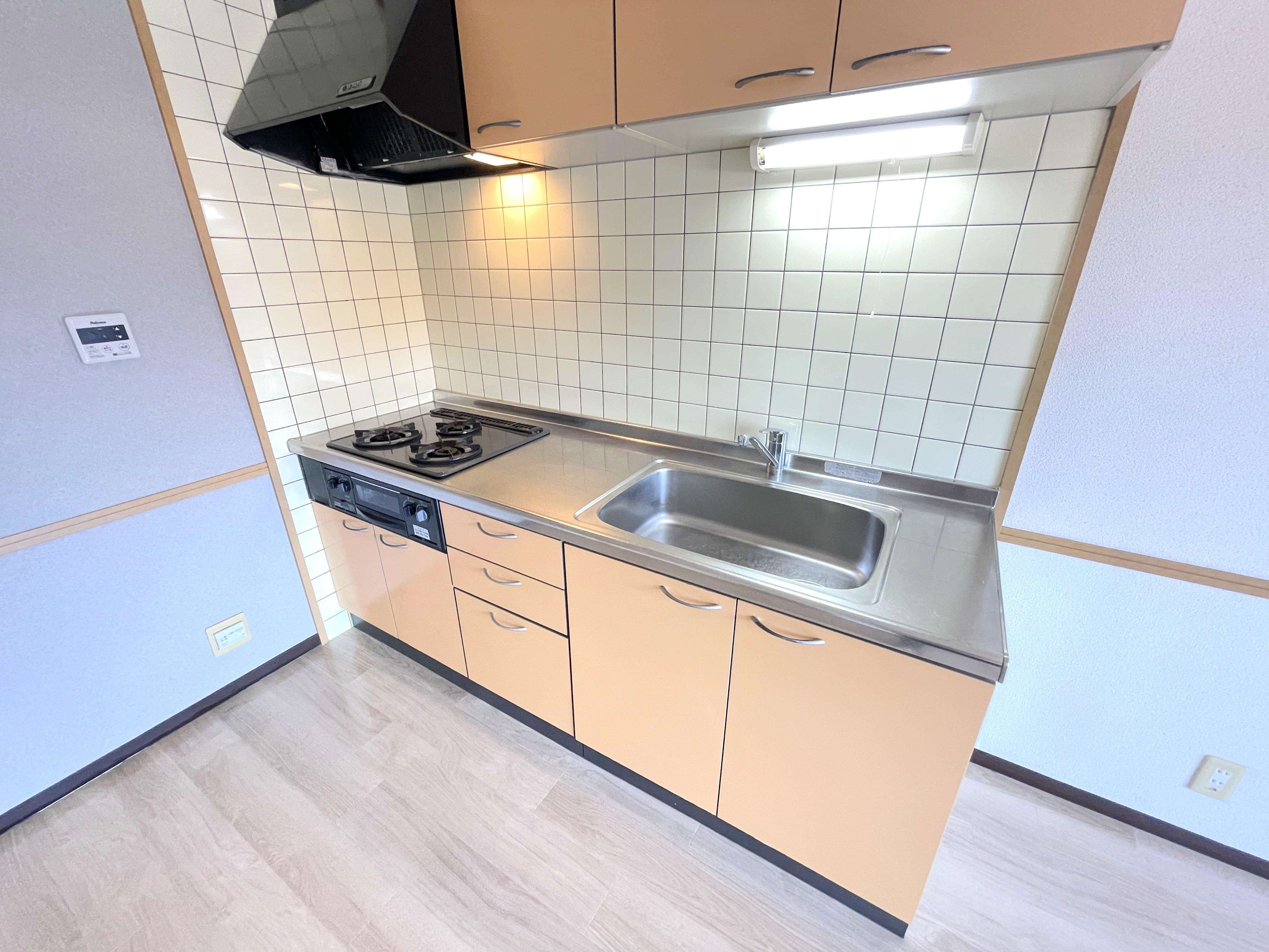 キッチン　キッチン（モデルルーム・反転）