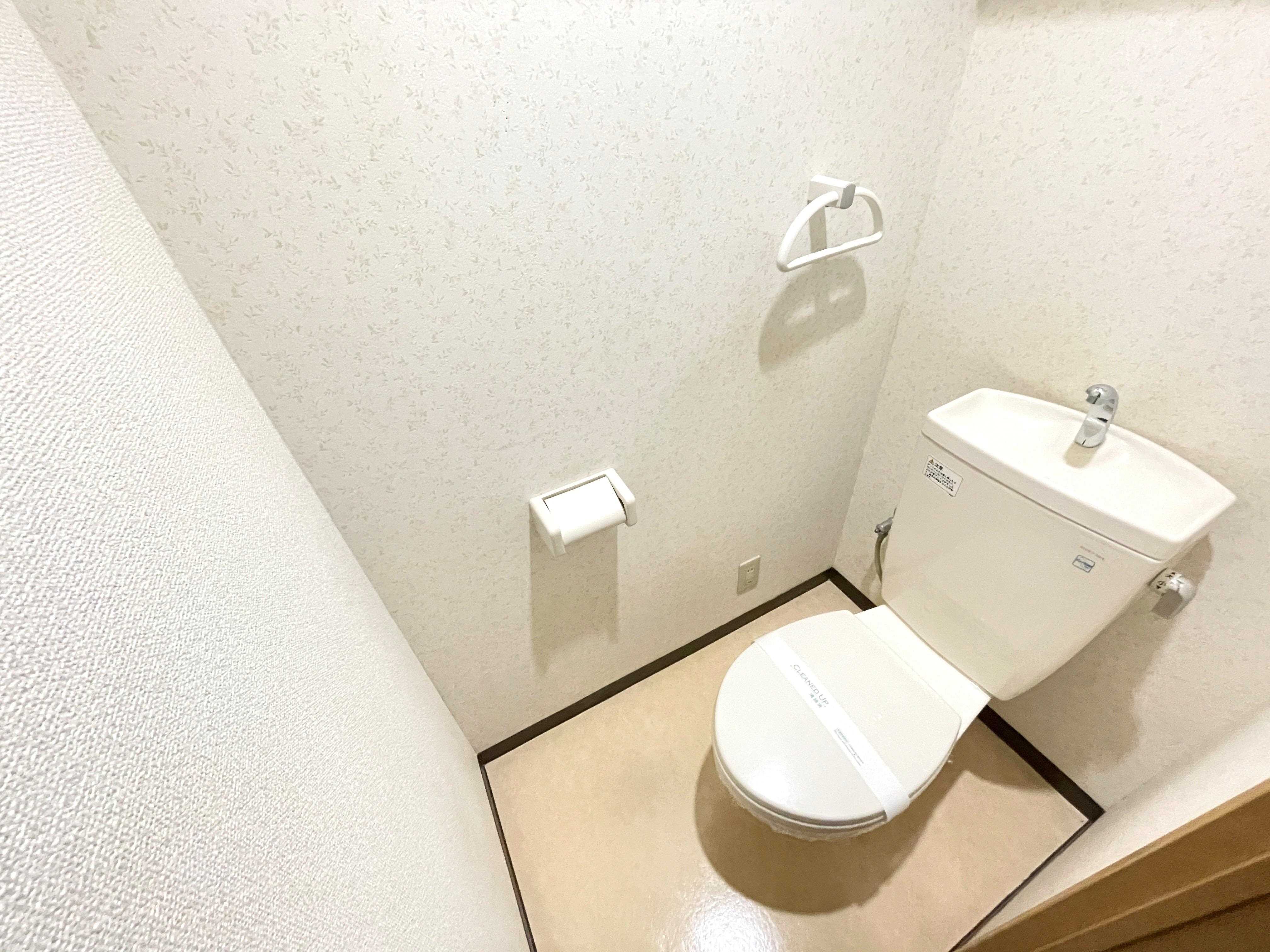 トイレ　トイレ（モデルルーム・反転）