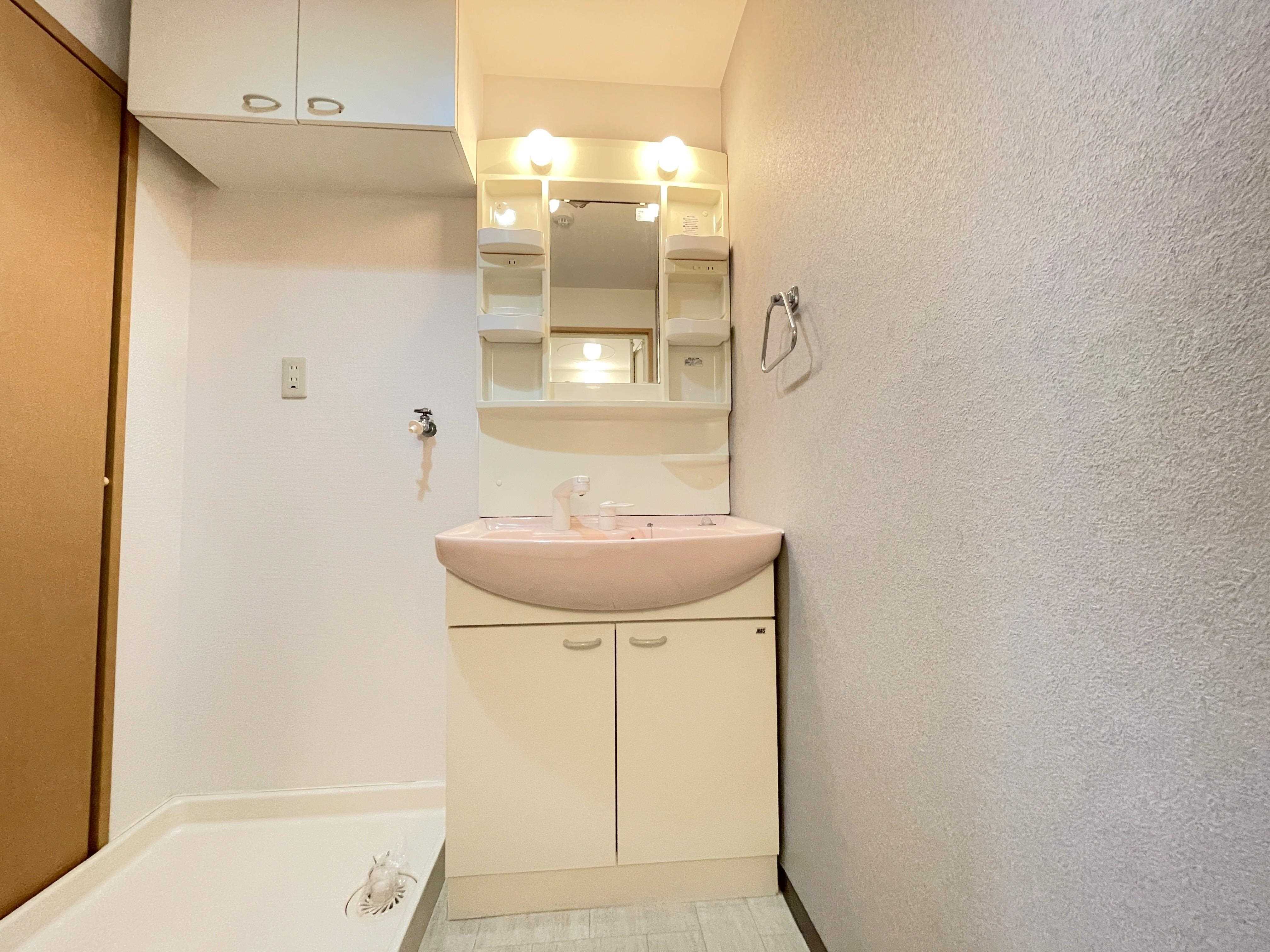 洗面設備　洗面台（モデルルーム・反転）