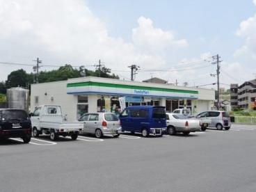 コンビニ　ファミリーマート西条町田口店（コンビニ）まで800m