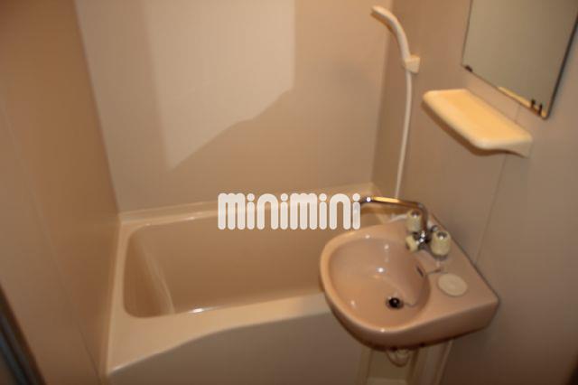 バス・シャワールーム　ゆったりできるお風呂です。