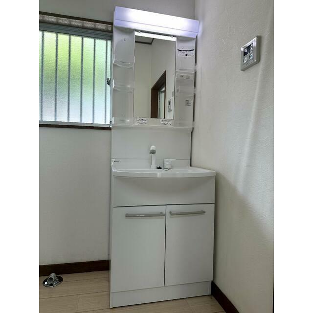 洗面設備　２０２５年８月　シャワー付き洗面台　新設