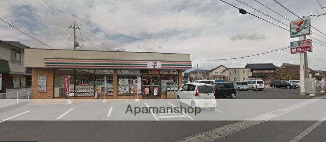 コンビニ　セブンイレブン（コンビニ）まで702m