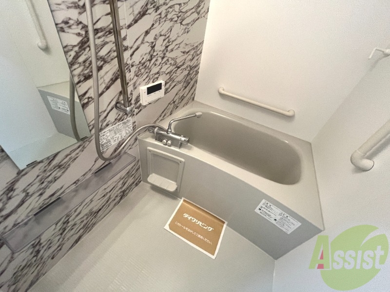 バス・シャワールーム　浴槽付きのお風呂です。ここで一日の疲れを癒しましょう。