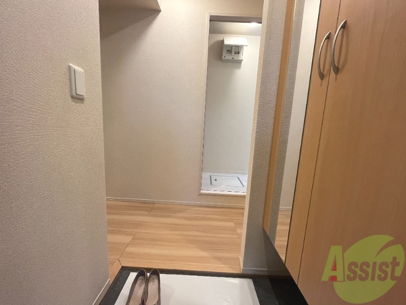 玄関　仕事から帰って迎えてくれるのはスタイリッシュな玄関です。