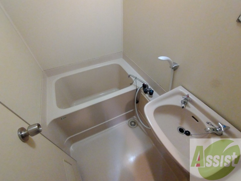 バス・シャワールーム　浴室です。疲れを癒すのに欠かせませんね！