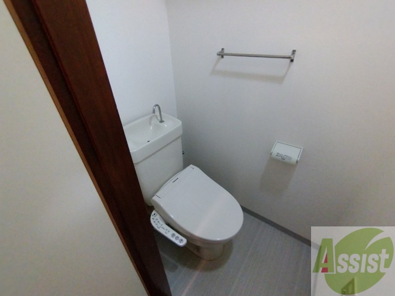 トイレ　ウォシュレット機能がついたトイレ。安心して使用できますね。