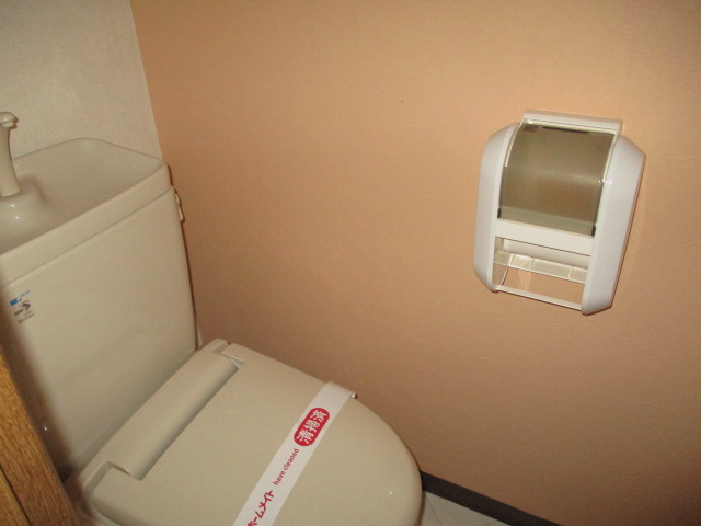 浜松市中央区 3階建 築28年のトイレ写真
