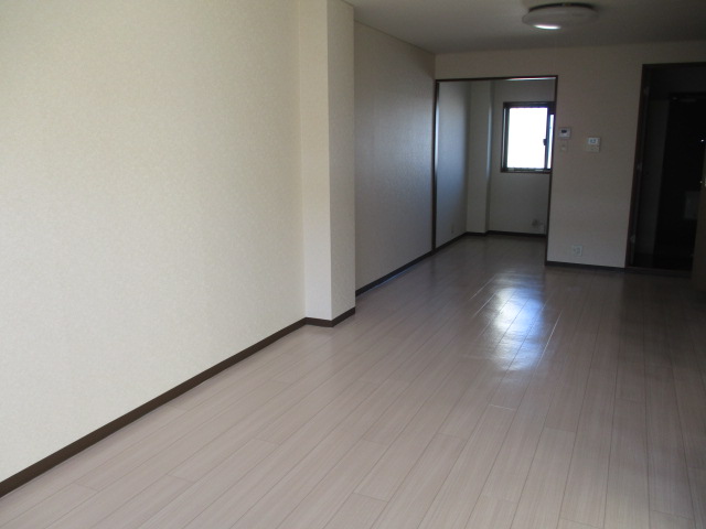 浜松市中央区 3階建 築28年の居間写真