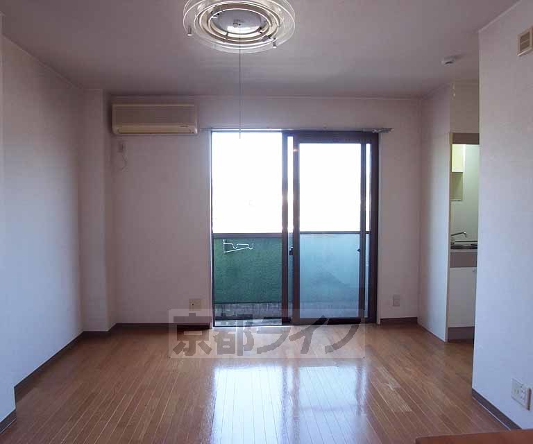 居室・リビング　さっぱりした明るいワンルーム