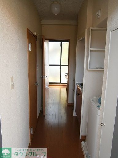 レオパレスエストの玄関写真
