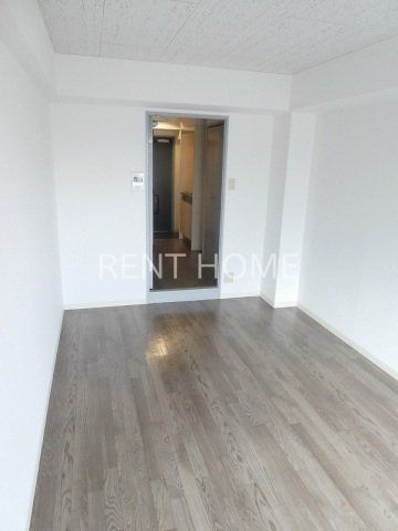 居室・リビング　広めの8帖の洋室です