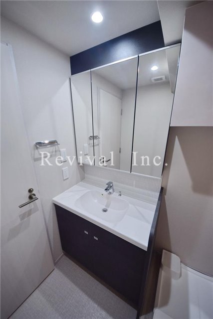 洗面設備　綺麗な洗面でございます