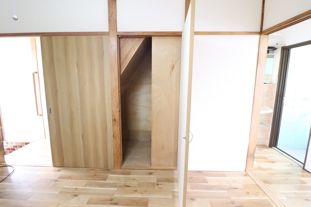 収納　階段下収納