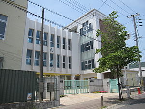 中学校　神戸市立太田中学校（中学校）まで649m