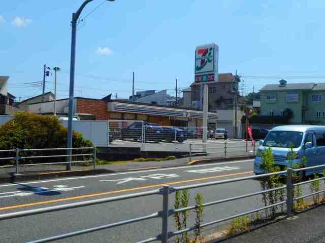 コンビニ　セブンイレブン（コンビニ）まで200m