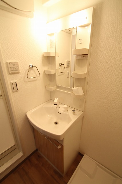 洗面設備　シャワー付き洗面台☆