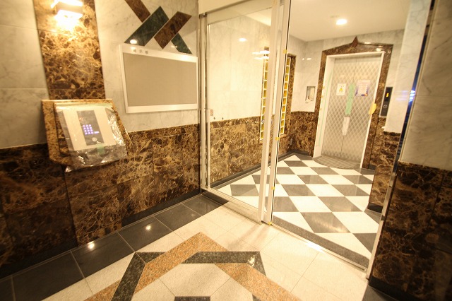 エントランス　賃貸とは思えないエントランス☆