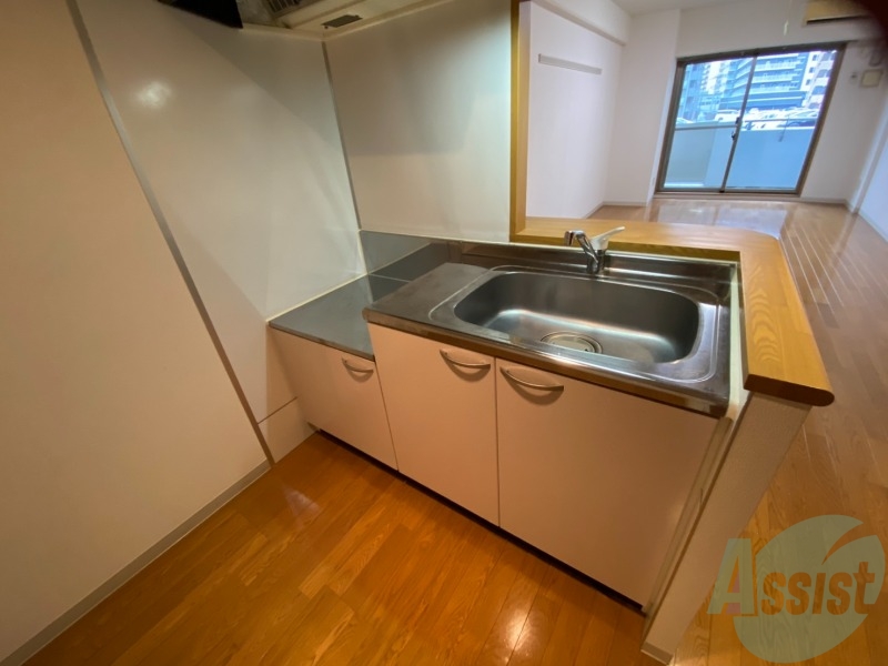 キッチン　シンプルで使いやすいキッチンです。下には収納もございます。