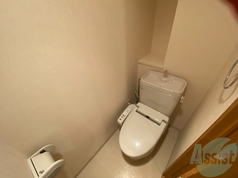 トイレ　トイレはウォシュレット機能付きで、快適にお過ごしいただけます