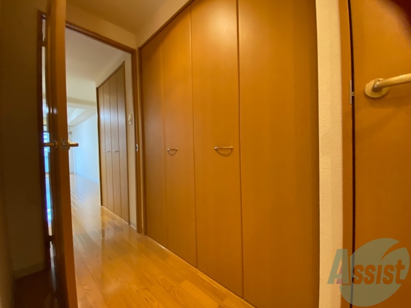 収納　洋室にございます収納は大きく沢山しまえそうです。