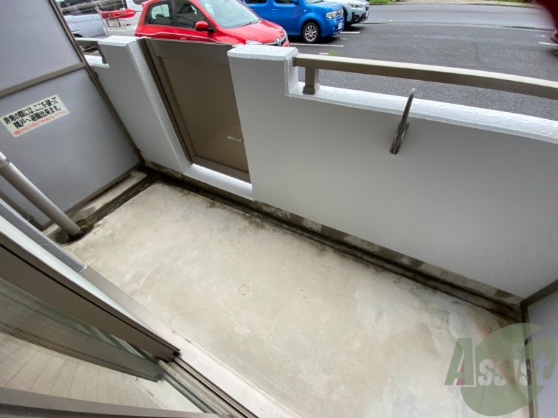 バルコニー　バルコニーはよく陽が当たり気持ちが良いです。