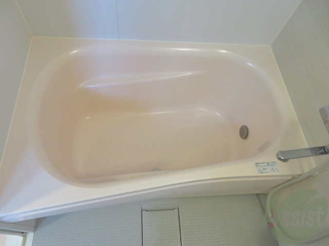 バス・シャワールーム　バスルームはこちらです。広々としてゆったり休めます。